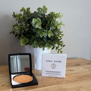 Bobbi Brown Vitamin Enriched Pressed Powder- Peach